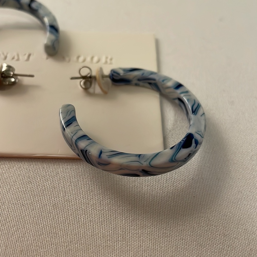 Boutique Earrings - Picture 3 of 5